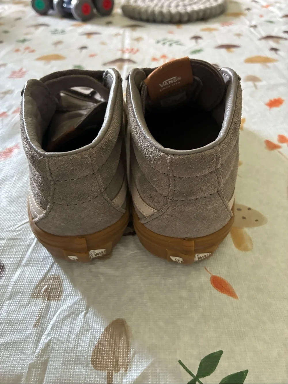 Vans Kids Suede Hook-and-Loop Sneakers in Taupe and Gum